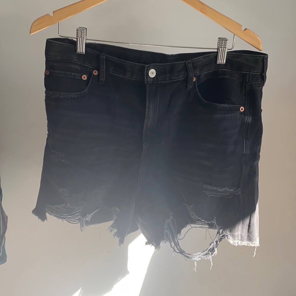 AE Black 90s Boyfriend Shorts